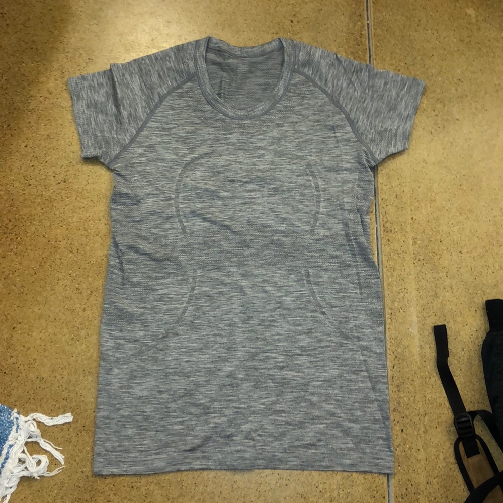 Lululemon Swiftly Tech Short Sleeve.. gray size 12